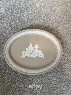Plateau ovale rare en jaspe Wedgwood LIGHT TAUPE de l'Académie des enfants