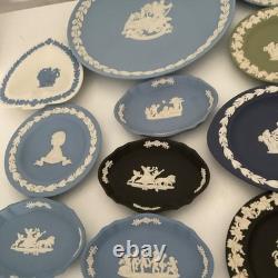 Plats en jaspe multicolore, 17 au total