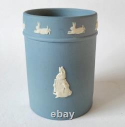 Porte-stylo Peter Rabbit en jasperware bleu Wedgwood Beatrix Potter