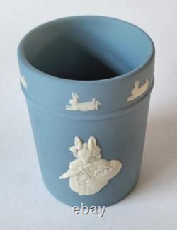 Porte-stylo Peter Rabbit en jasperware bleu Wedgwood Beatrix Potter