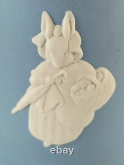 Porte-stylo Peter Rabbit en jasperware bleu Wedgwood Beatrix Potter