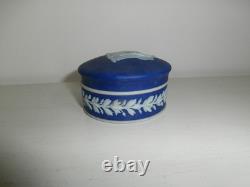 Pot à bibelots rond néoclassique en jaspe bleu foncé Wedgwood ancien avec rougeur
