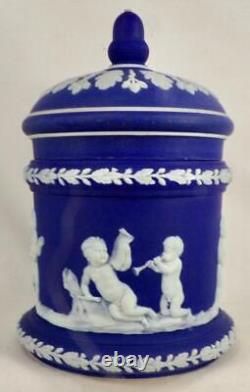 Pot à bonbons en jaspe Wedgwood bleu et blanc avec musiciens chérubins, vintage.
