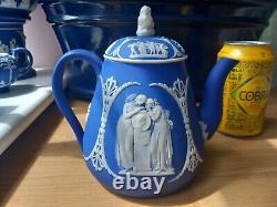 Pot à café en jaspe bleu cobalt antique WEDGWOOD avant 1891 avec un bouton 'Sibyl'