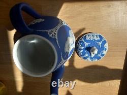 Pot à café en jaspe bleu cobalt antique WEDGWOOD avant 1891 avec un bouton 'Sibyl'