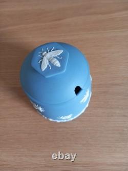 Pot à miel ou à confiture Wedgewood en jaspe bleu, décoré d’une abeille