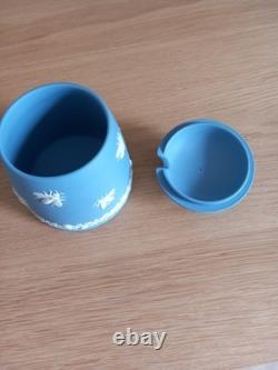 Pot à miel ou à confiture Wedgewood en jaspe bleu, décoré d’une abeille