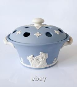 Pot à parfum Wedgwood en jaspe bleu avec plat et couvercle