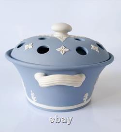Pot à parfum Wedgwood en jaspe bleu avec plat et couvercle