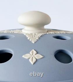 Pot à parfum Wedgwood en jaspe bleu avec plat et couvercle