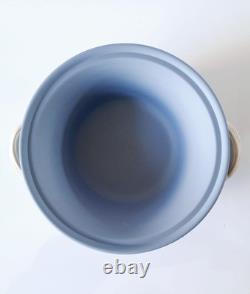 Pot à parfum Wedgwood en jaspe bleu avec plat et couvercle