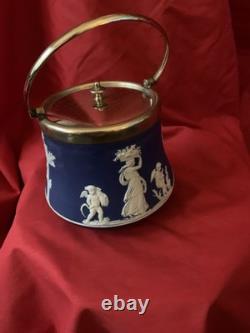 Pot couvert en Jasperware Wedgwood. Pour bijoux, souvenirs, nourriture, tout ce que vous voulez.