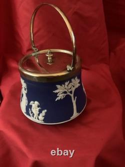 Pot couvert en Jasperware Wedgwood. Pour bijoux, souvenirs, nourriture, tout ce que vous voulez.