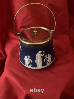 Pot couvert en Jasperware Wedgwood. Pour bijoux, souvenirs, nourriture, tout ce que vous voulez.