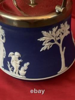 Pot couvert en Jasperware Wedgwood. Pour bijoux, souvenirs, nourriture, tout ce que vous voulez.