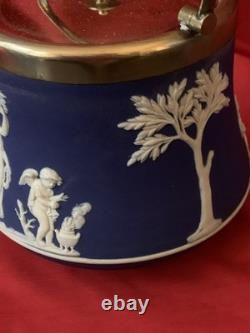 Pot couvert en Jasperware Wedgwood. Pour bijoux, souvenirs, nourriture, tout ce que vous voulez.