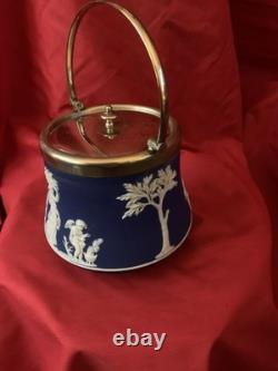 Pot couvert en Jasperware Wedgwood. Pour bijoux, souvenirs, nourriture, tout ce que vous voulez.