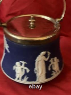 Pot couvert en Jasperware Wedgwood. Pour bijoux, souvenirs, nourriture, tout ce que vous voulez.