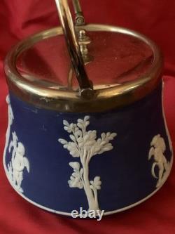 Pot couvert en Jasperware Wedgwood. Pour bijoux, souvenirs, nourriture, tout ce que vous voulez.