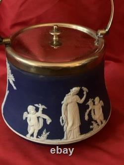 Pot couvert en Jasperware Wedgwood. Pour bijoux, souvenirs, nourriture, tout ce que vous voulez.