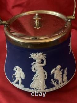 Pot couvert en Jasperware Wedgwood. Pour bijoux, souvenirs, nourriture, tout ce que vous voulez.
