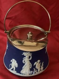 Pot couvert en Jasperware Wedgwood. Pour bijoux, souvenirs, nourriture, tout ce que vous voulez.