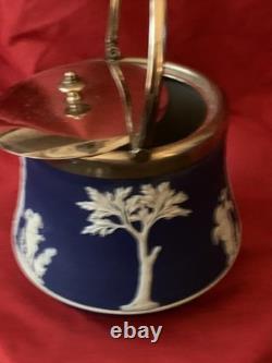 Pot couvert en Jasperware Wedgwood. Pour bijoux, souvenirs, nourriture, tout ce que vous voulez.