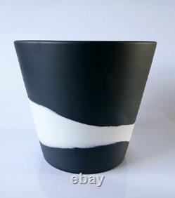 Pot de fleurs en jaspe Wedgwood noir et blanc Burlington