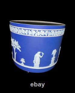 Pot de fleurs jardinière en jasperware bleu profond de Wedgwood ancien avec pieds 7.