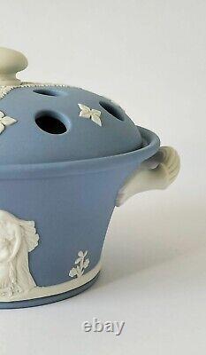 Pot-pourri en jaspe bleu de Wedgwood, Pot de la Collection Lord Wedgwood