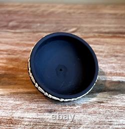 Pot rare en jaspe noir Wedgwood avec couvercle / Pot à cigarettes Olympus