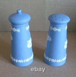 Pots à sel et à poivre RARES en jaspe bleu Wedgwood avec vache et portail