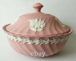 Poudrier et son couvercle Wedgwood en jaspe rose cannelé