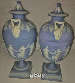 Pr 11 Wedgwood Bleu Jasperware Lidded Urnes Vases Heures De Danse Poterie Angleterre