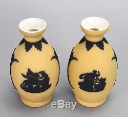 Pr Anglais Wedgwood Jasperware Vases 5-1 / 8 Noir Sur Jaune Classique Vignettes
