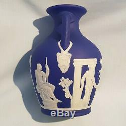 Prix ​​réduit Wedgwood 6 (15cm) Bleu Foncé Jasperware Portland Vase Circa 1910