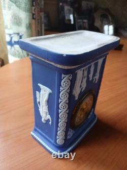 Projet de restauration d'une horloge en jaspe Wedgwood bleu foncé antique 1889 'R'