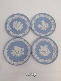 Quatre assiettes de la série d'oiseaux britanniques de Wedgwood, diamètre de 17cm