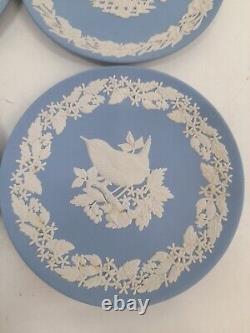 Quatre assiettes de la série d'oiseaux britanniques de Wedgwood, diamètre de 17cm