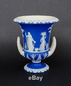 Rare 1867 Wedgwood Vase Jasperware Campana Bleu Foncé Avec Poignées Blanches
