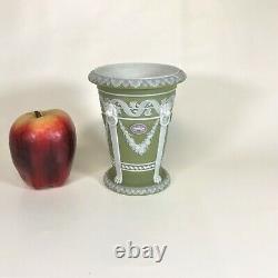 Rare 19ème Siècle Wedgwood Tri Color Monopodia Vase Vert Blanc Lilas Cameo
