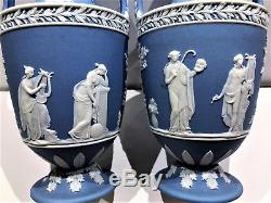 Rare 7 C. 1867/68 Wedgwood Bleu Jasperware Urne Trophée Vase Paire Mint