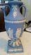 Rare 9 Pouces Wedgwood Blue Jasperware Bolted Urn Shape Trophy Vase