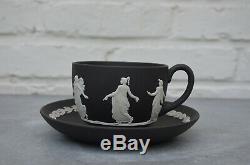 Rare Angleterre Wedgwood Jasperware Coupe Noir Et Soucoupe Décor Heures De Danse