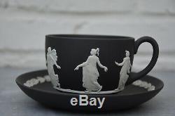 Rare Angleterre Wedgwood Jasperware Coupe Noir Et Soucoupe Décor Heures De Danse