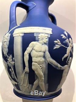 Rare C. 1810-40 Wedgwood Bleu Cobalt Jasperware 10,25 Vase Chapeau Phrygien