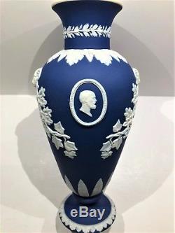 Rare C. 1840 Wedgwood Adams Bleu Vase Jasperware 10.50 Pieds Bleu