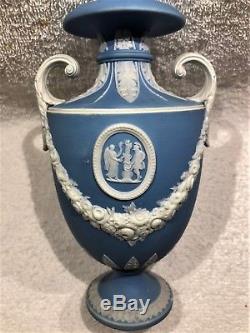 Rare C. 184050 Wedgwood Blue Trophée Jasperware Vase Nike & The Warrior Nice
