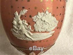 Rare C. 1861 Wedgwood Victorien Jasperware Trophy Vase Saumon Couleur 8.5h