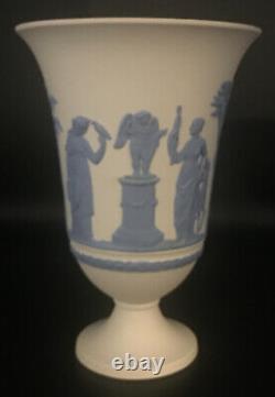 Rare Grand Vase À Trompette Bleu Et Blanc Inversé Wedgwood 7 1/2 H